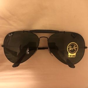 Black rayban aviators never worn